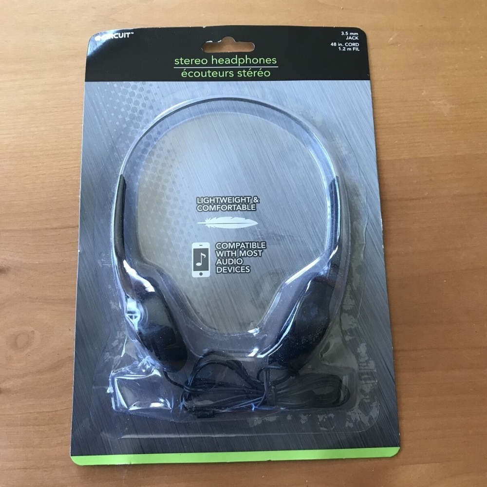 E-Circuit On Ear Headphones - Wired 3.5 Aux Plug - NEW.